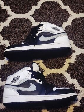 Nike Air Jordan 1 Mid Black White Gray
